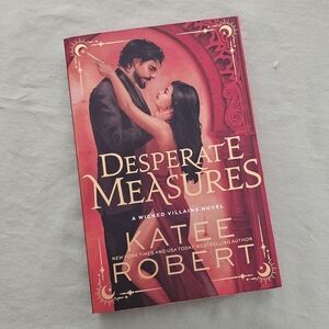 Desperate Measures Wicked Villains 1 by Katee Robert - Paperback Special Edition